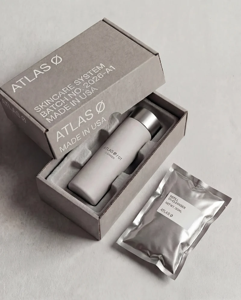 AI-generated ATLAS Ø presentation box with bottles and a silver sachet.